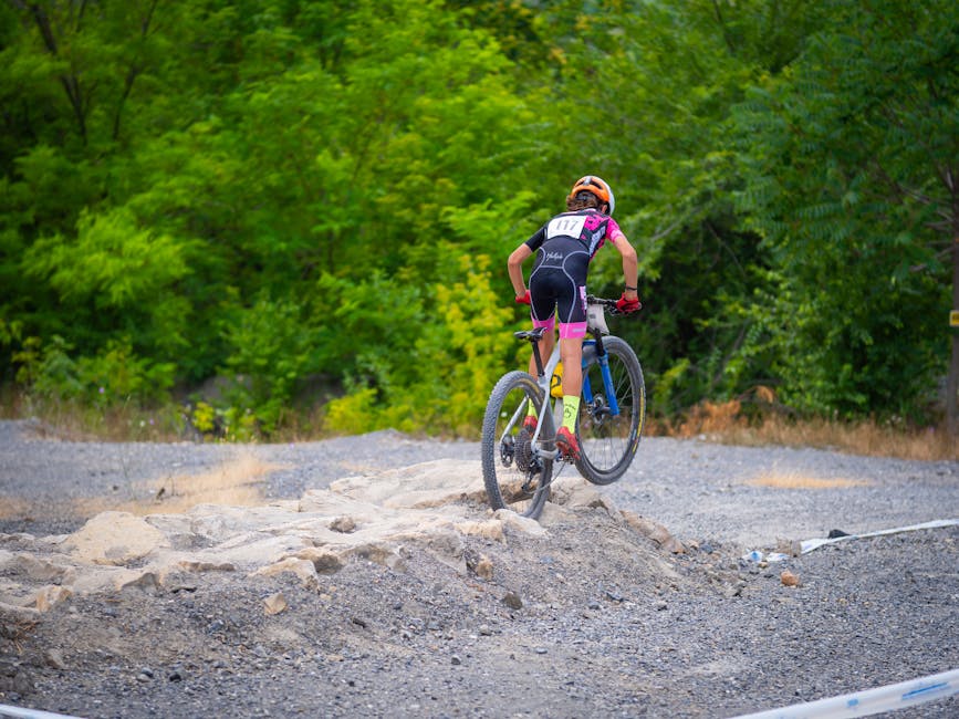 Aventura pe bicicletă de la Drobeta-Turnu Severin la Putna: două adolescente își duc visul mai departe