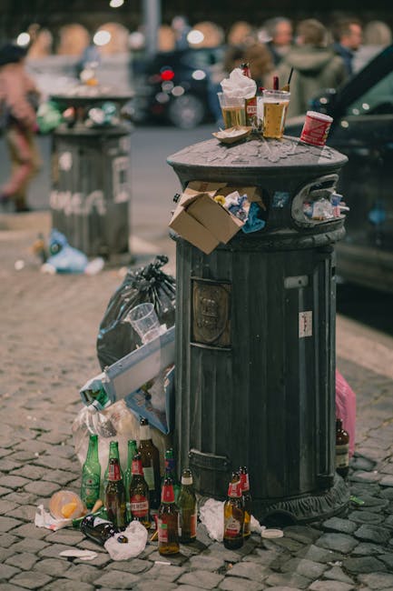 Locuitorii din Târgu Mureș se plâng de gunoaiele abandonate pe strada Bujorului