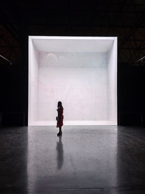 Expoziția „Chasing Light” aduce arta românească la Londra