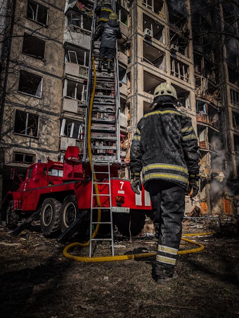 Bărbat beat interferează cu pompierii în timpul unui incendiu în Galați