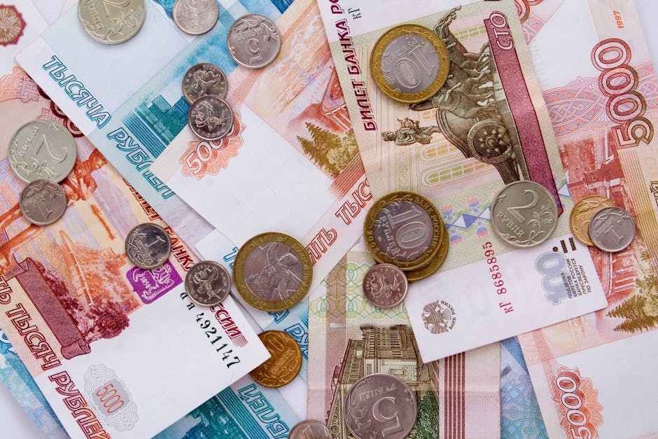 Rușii aleg numerarul în fața crizei economice și a problemelor de internet