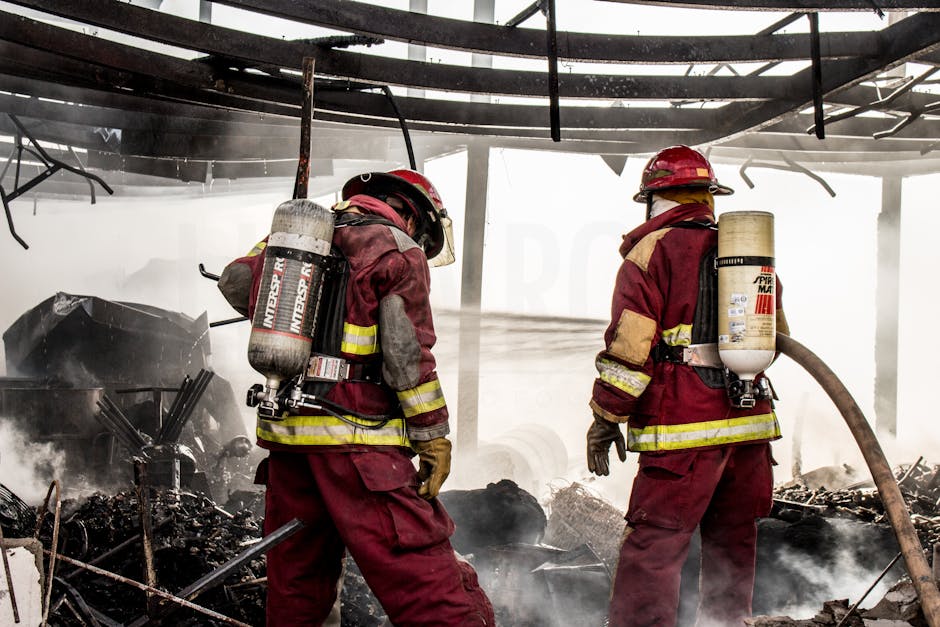 Incendiul de la hala de deșeuri din Rusciori continuă să facă victime: pompierii rămân în alertă