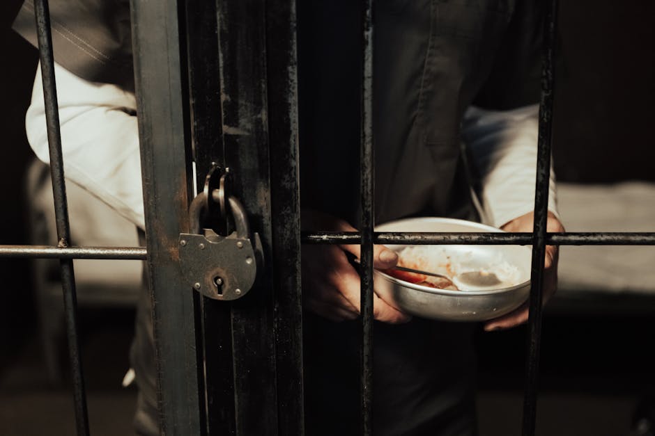 Un fost deținut protestează pentru drepturile gardienilor din Penitenciarul Tulcea