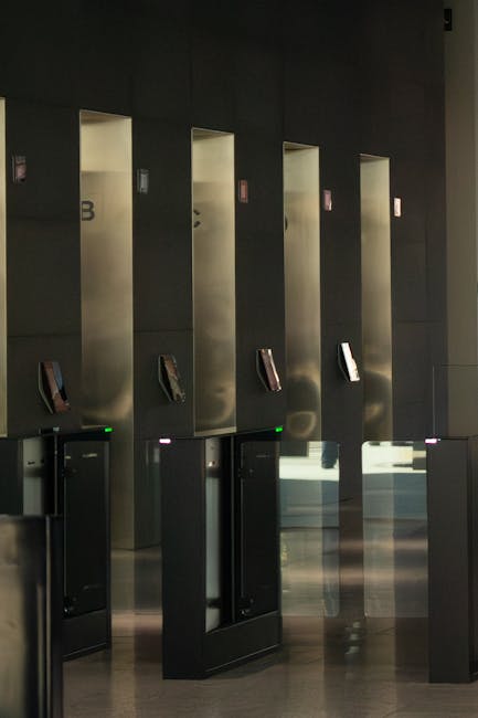Craiova introduce un sistem de acces electronic în școli: elevii intră cu cartelă