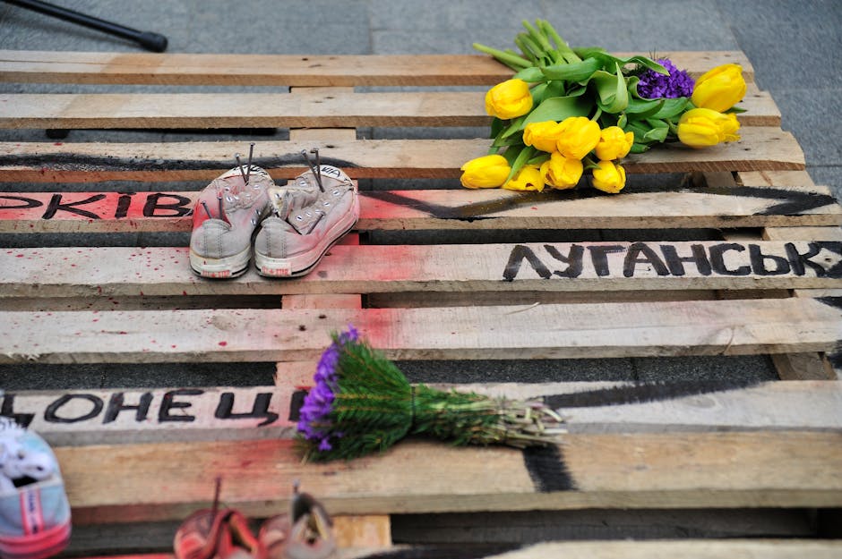 Vandalism pe Podul Decebal: jardinierele cu flori distruse într-o noapte