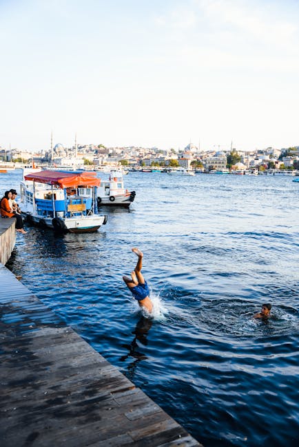 Turiști amendați și expulzați din Veneția pentru înot în canale