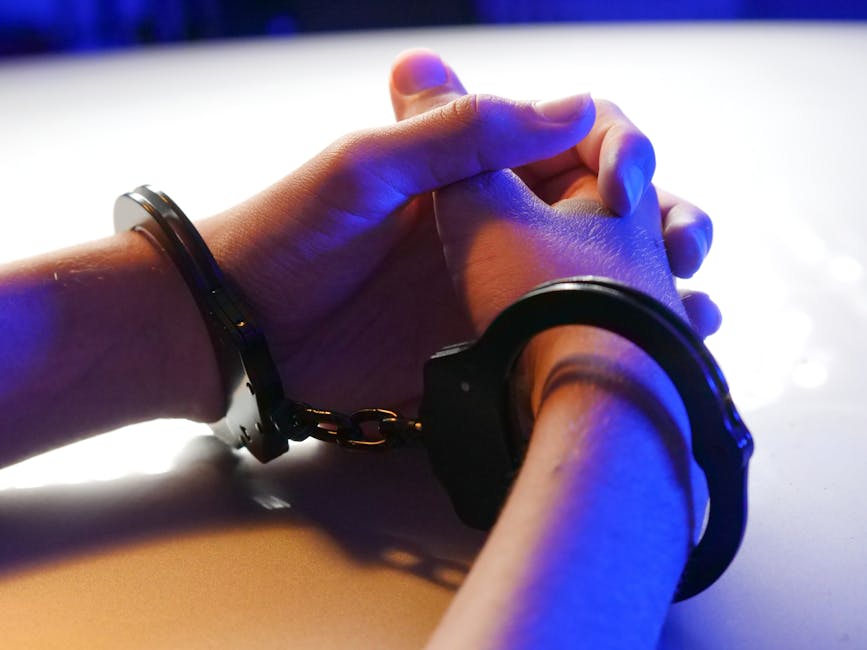 Adolescenți reținuți după o tentativă de furt la o bijuterie din Râmnicu Vâlcea