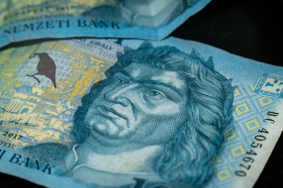 Bancnota de 100 de lei: atenție la falsificări!