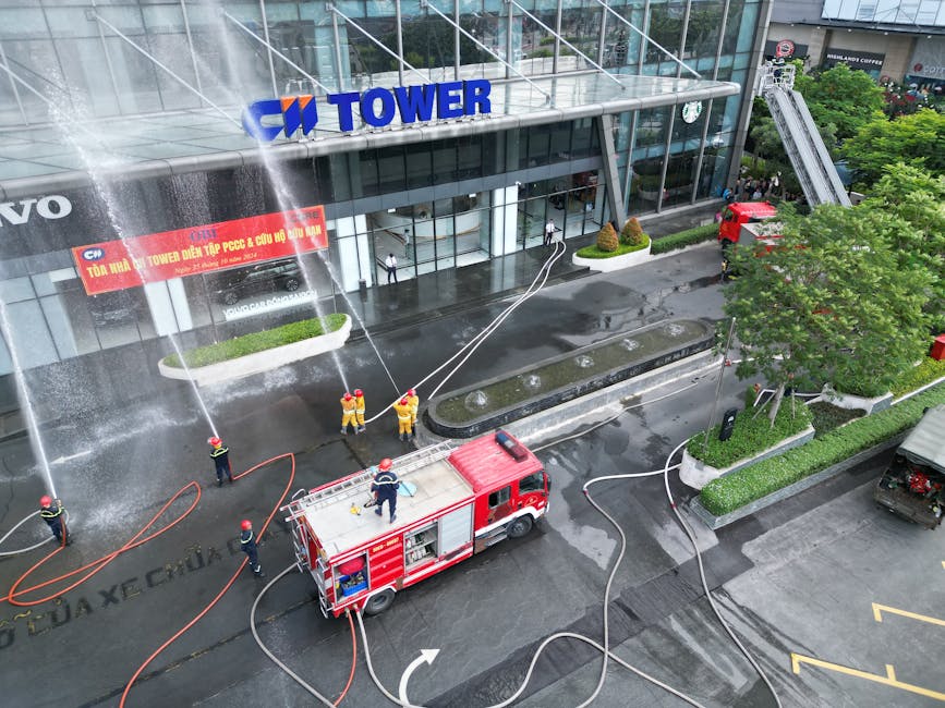 Incendiu în centrul comercial din Deva: evacuare în masă și intervenție rapidă a pompierilor