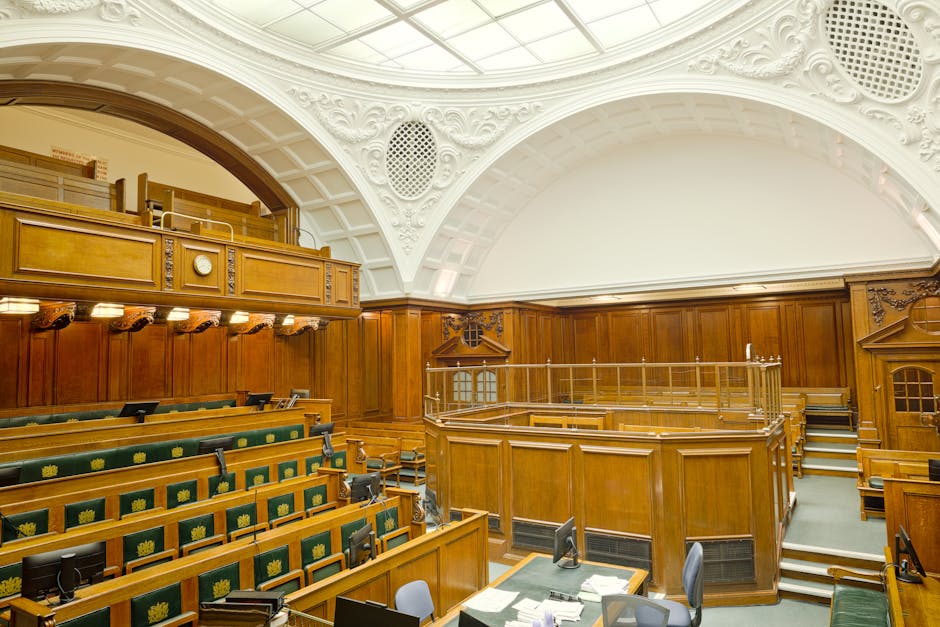 Un funcționar din Marea Britanie acuzat de fraudă după ce a avut cinci locuri de muncă simultan