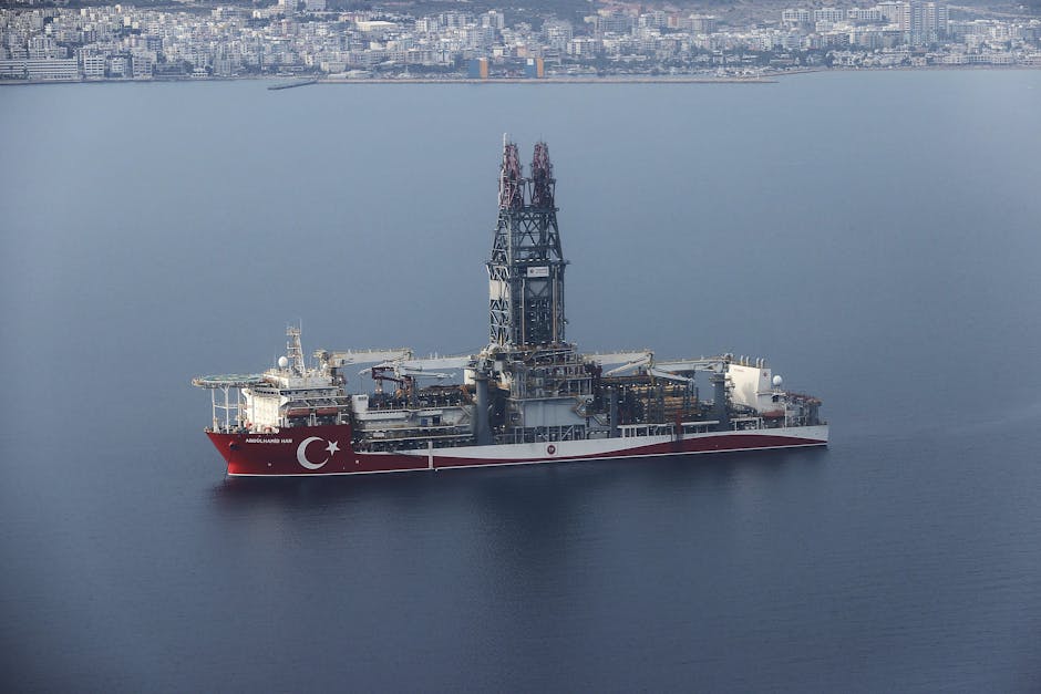 Incendiul de la bordul navei Gas Lisbon se diminuează, dar autoritățile rămân în alertă