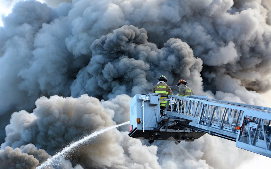 Incendiu devastator la Gheboieni, pompierii intervin rapid