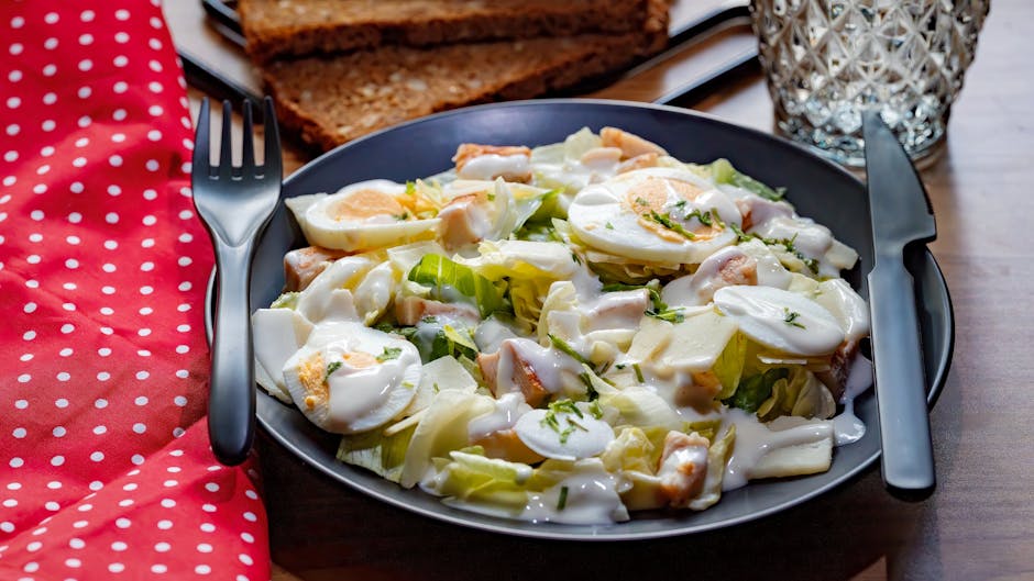 Descoperă secretele salatei Caesar: rețeta originală și ingredientele esențiale