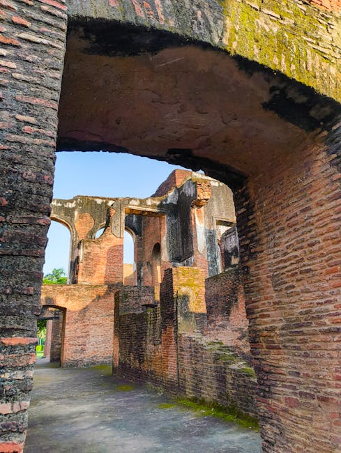 De la emblemă turistică la ruină: Hanul de la Pietrele lui Solomon în pericol