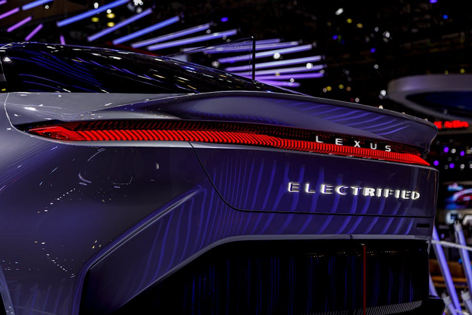 Salonul auto din București: creșterea cererii pentru mașinile electrice și hibride