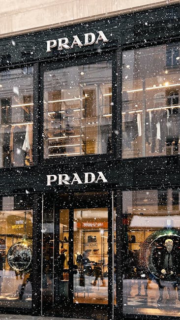 Prada achiziționează Versace: o fuziune de impact în lumea modei