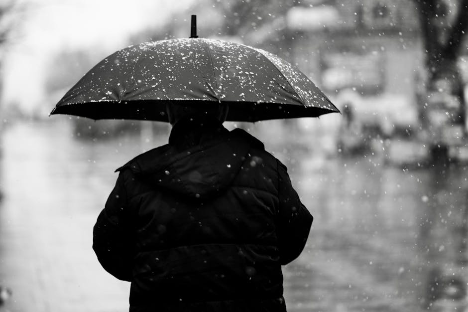 Atenționare meteo: cod roșu de ploi și cod portocaliu de ninsori în România