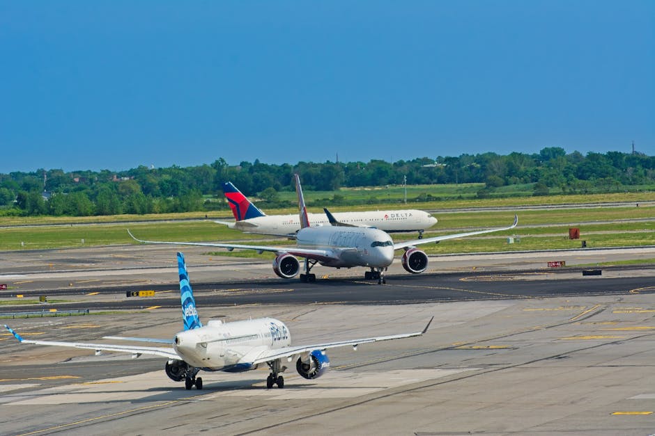 Coliziune între avioane pe aeroportul LaGuardia din New York: două persoane rănite