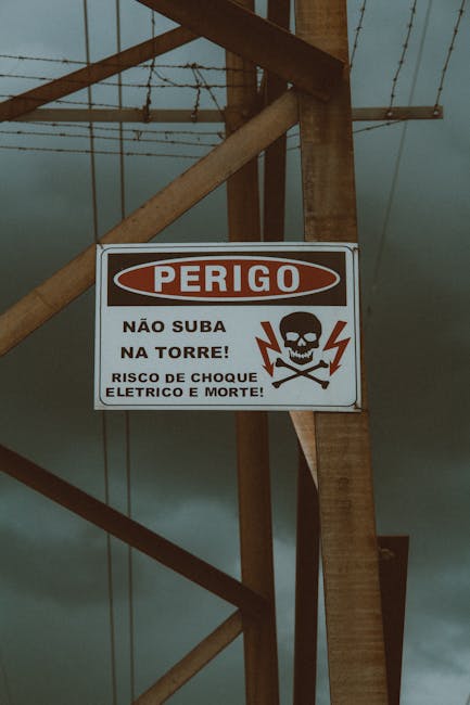 Alertă de pericol la Răzvad: stâlp de electricitate înclinat amenință siguranța locuitorilor