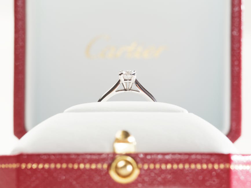 Descoperă povestea fascinantă a dinastiei Cartier în lumea bijuteriilor