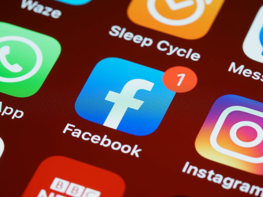 Mii de utilizatori se confruntă cu probleme pe Facebook și Instagram