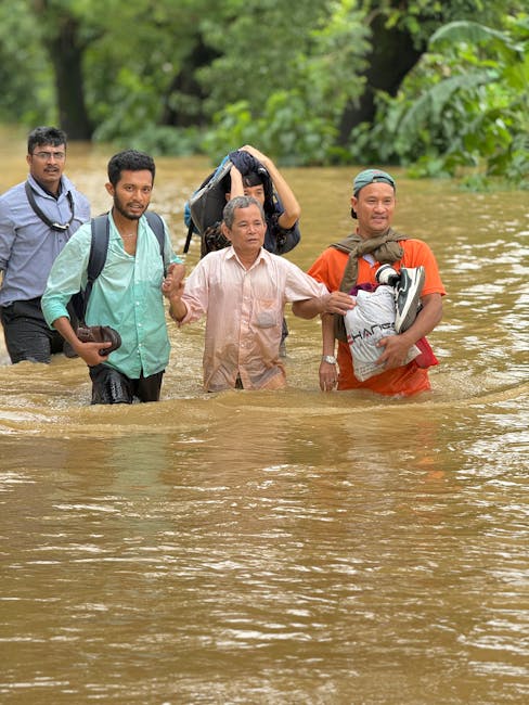 Miracol în Nepal: Femeia de 97 de ani salvată din dărâmături după inundații devastatoare