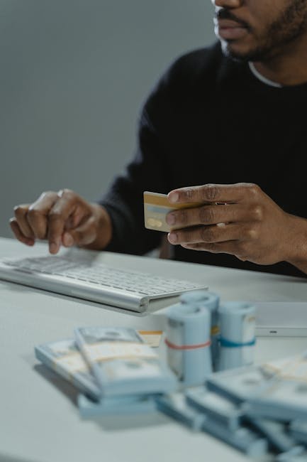 Românii se confruntă cu dificultăți financiare: jumătate dintre ei rămân fără bani la finalul lunii