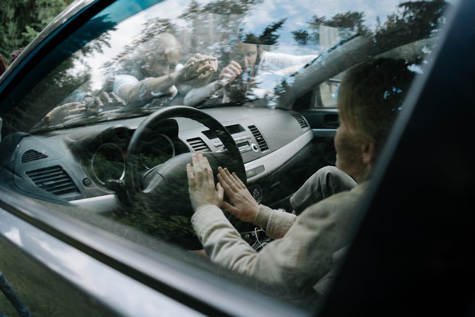 Accident rutier în fața unei școli din Râmnicu Vâlcea: impact ușor, dar panică pentru o femeie