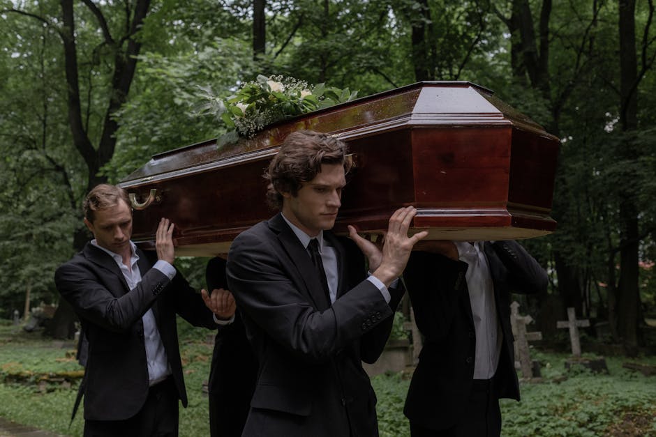 Impresionant cortegiu funerar pentru Eduard, tânărul pierdut într-un accident tragic