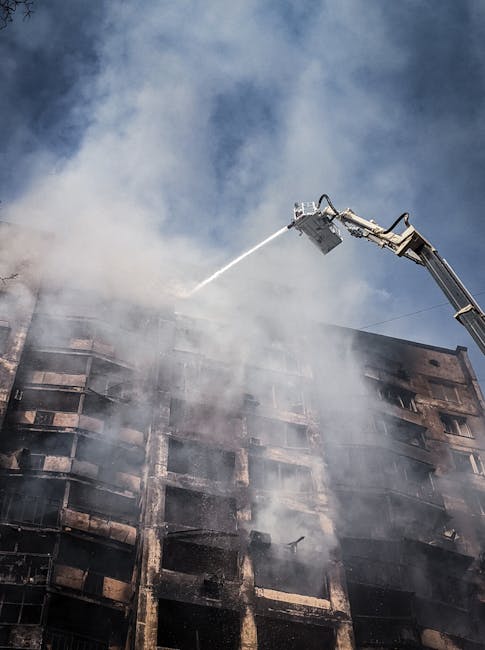 Incendiu devastator în apropierea Sibiului: hala de sortare a deșeurilor în flăcări