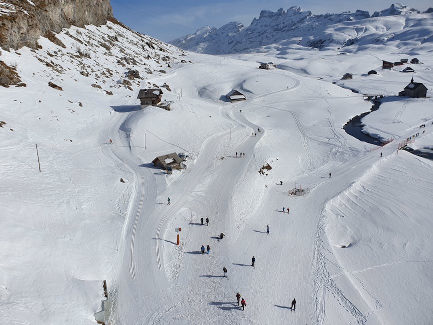 Iarna s-a instalat în Bucegi: turiștii trebuie să fie prudenți!