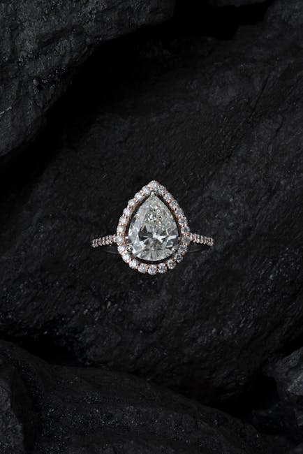 Bijuterie rară: un diamant de 260.000 de euro, licitat la doar 50.000 de euro în România