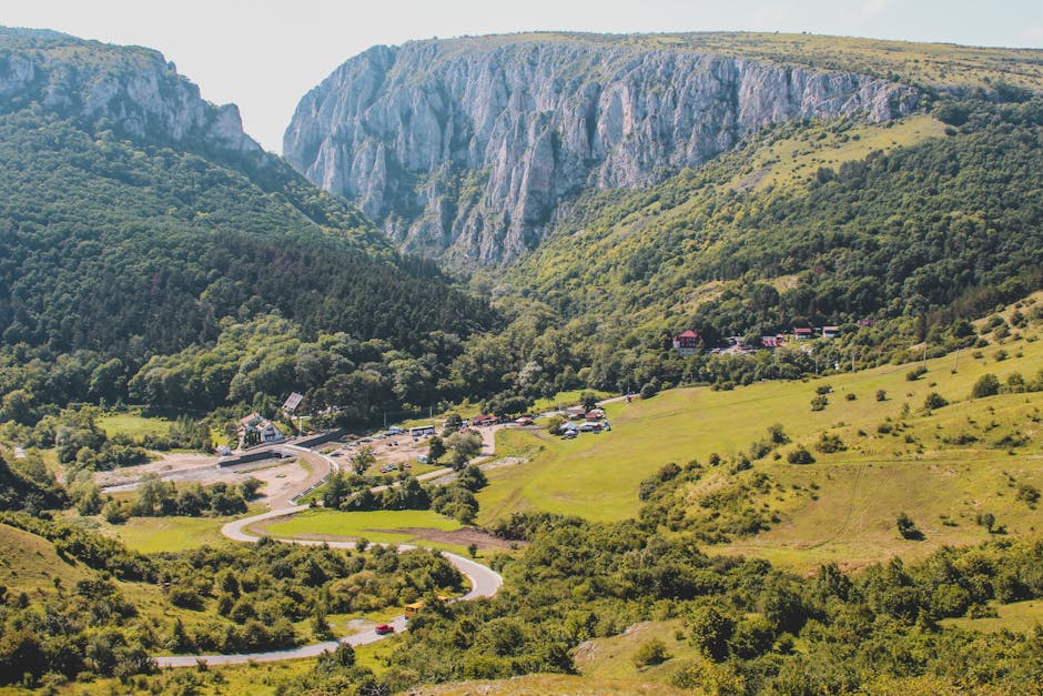 Drumul spre Cheile Nerei: o provocare pentru turiști și localnici