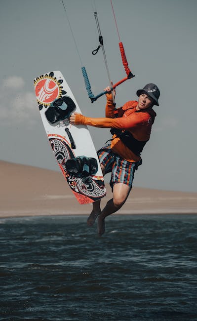 Vântul favorabil aduce pasionații de kitesurfing pe litoralul românesc