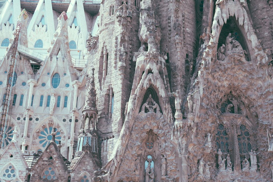 Descoperă înălțimea impresionantă a Sagrada Familia din Barcelona