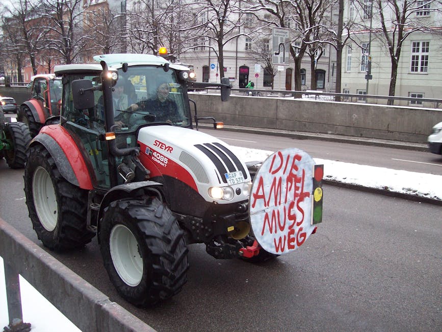 Bărbat prins conducând un tractor fără permis: dosar penal deschis