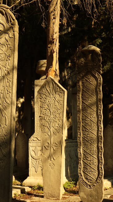 Distrugeri alarmante într-un cimitir din Arad: minori implicați în profanarea mormintelor