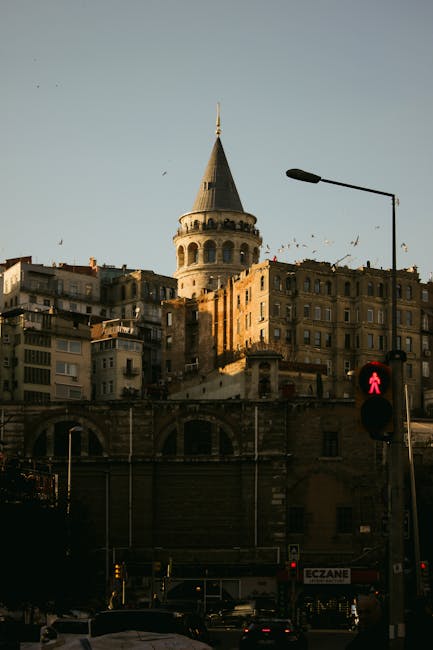 Un turn medieval din Roma se prăbușește parțial, un muncitor grav rănit