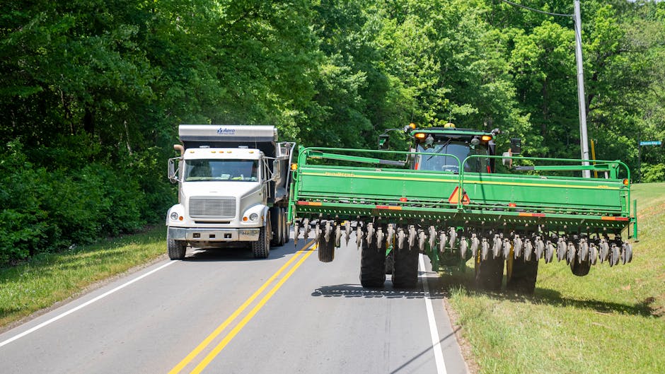 Schimbările propuse în Codul Rutier nu au fost acceptate: Tractoarele rămân cu permise speciale