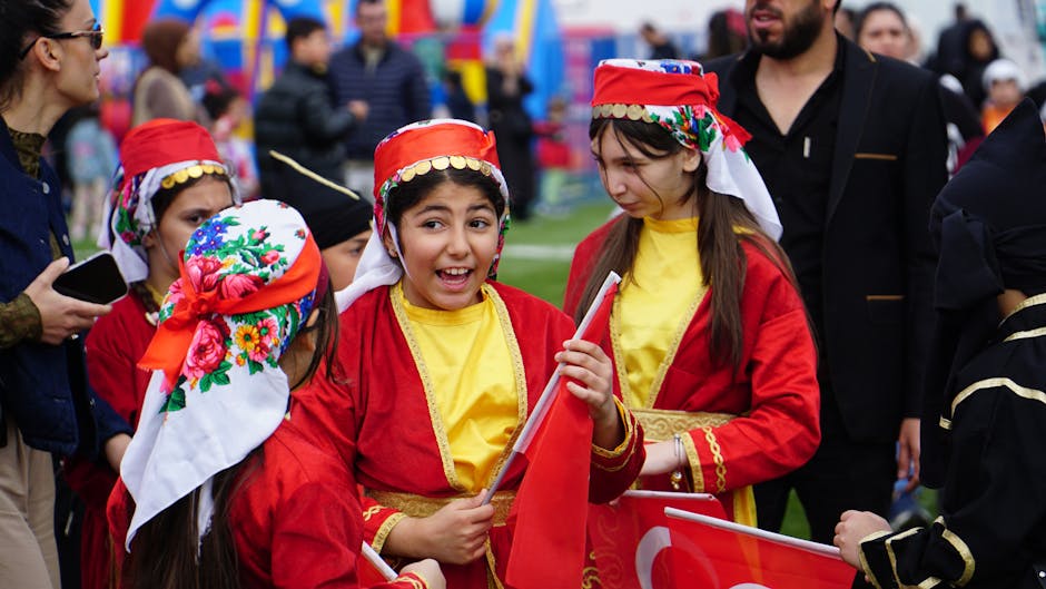 Explozie de culoare la Carnavalul Toamnei de la Colegiul Pedagogic din Deva