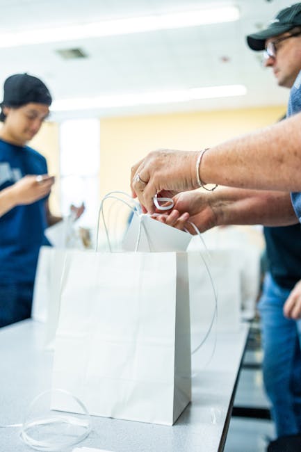 Clujenii se confruntă cu probleme la containerele HaiNa: Hainele donate ajung pe jos