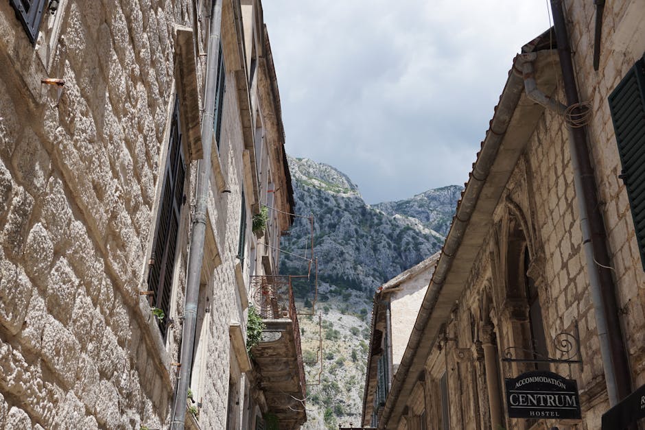 O biserică istorică din Harghita se prăbușește din cauza ciupercii dăunătoare