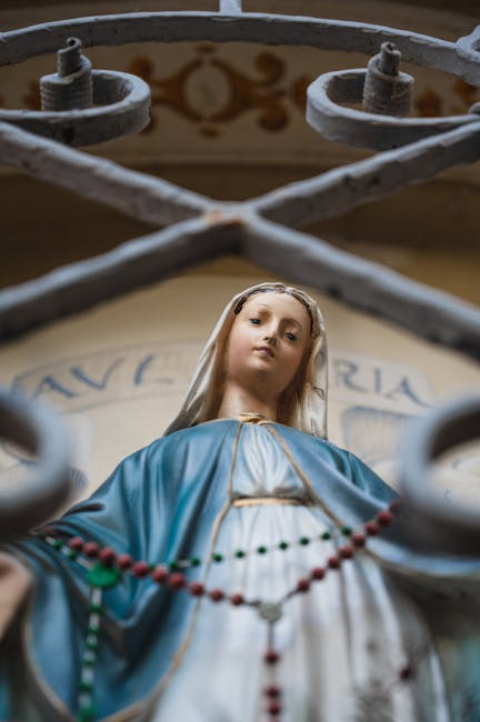 Femeie acuzată de înșelătorie după apariții false ale Fecioarei Maria