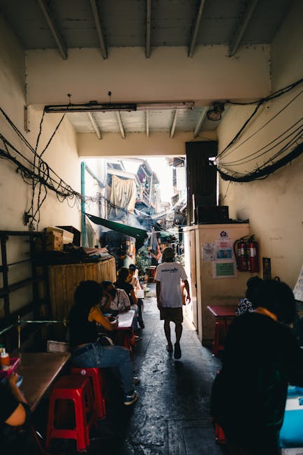 Un restaurant din Thailanda atrage turiști după inundații provocate de un taifun