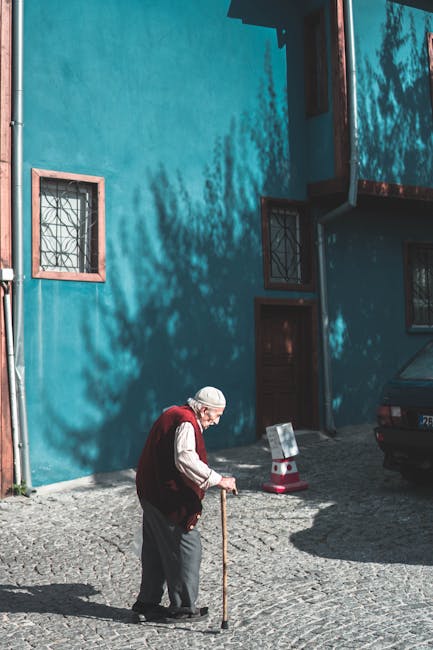 Singurătatea vârstnicilor din orașe: o problemă alarmantă în România