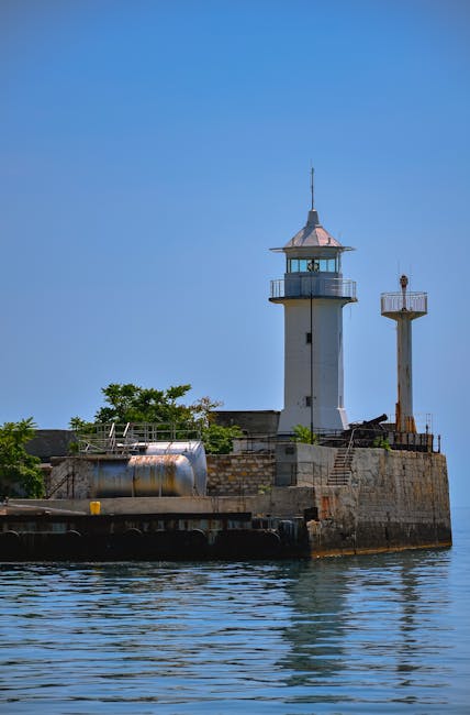 Locuitorii din Plauru pot reveni acasă după stingerea incendiului de pe nava cu GPL