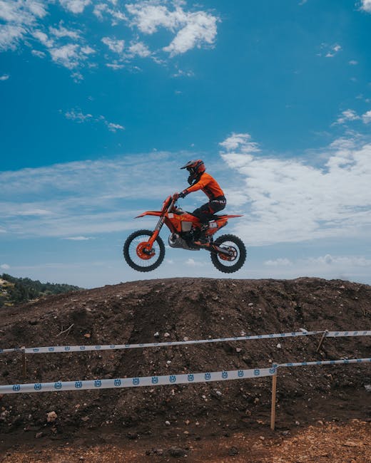 Alege căștile de cross enduro: cum materialele de calitate îți asigură siguranța