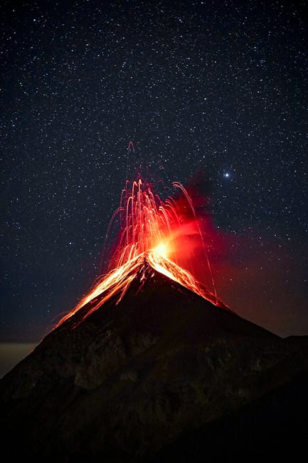 Vulcanul din Indonezia erupe, provocând evacuarea satelor din apropiere
