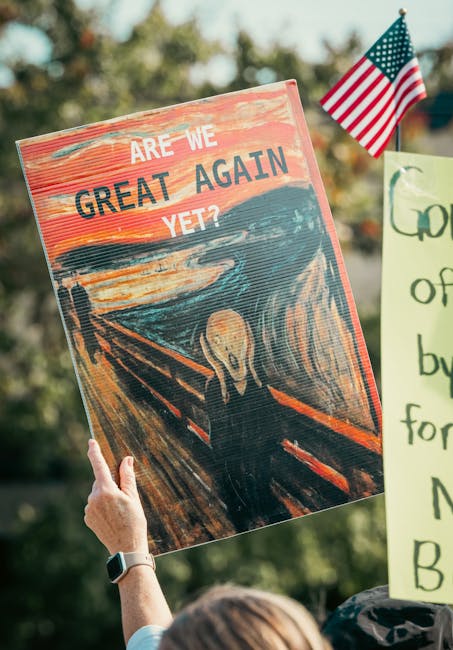 Amendă pentru un bărbat care a expus caricaturi ale politicienilor în Buzău