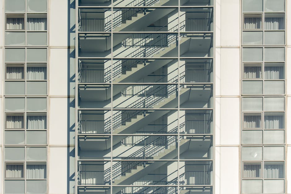Dezastru în reabilitarea blocurilor: balconul unui apartament prăbușit